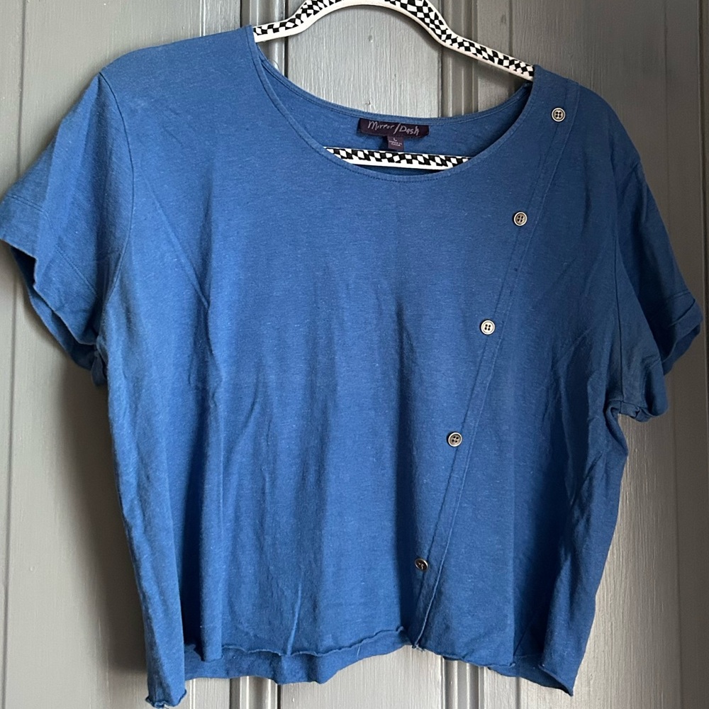 Mirror/Dash cropped blue button-up tee